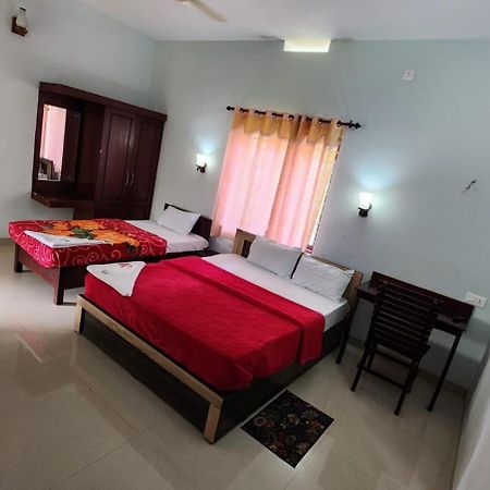 Pkn Homestay Thekkady Kumily Buitenkant foto
