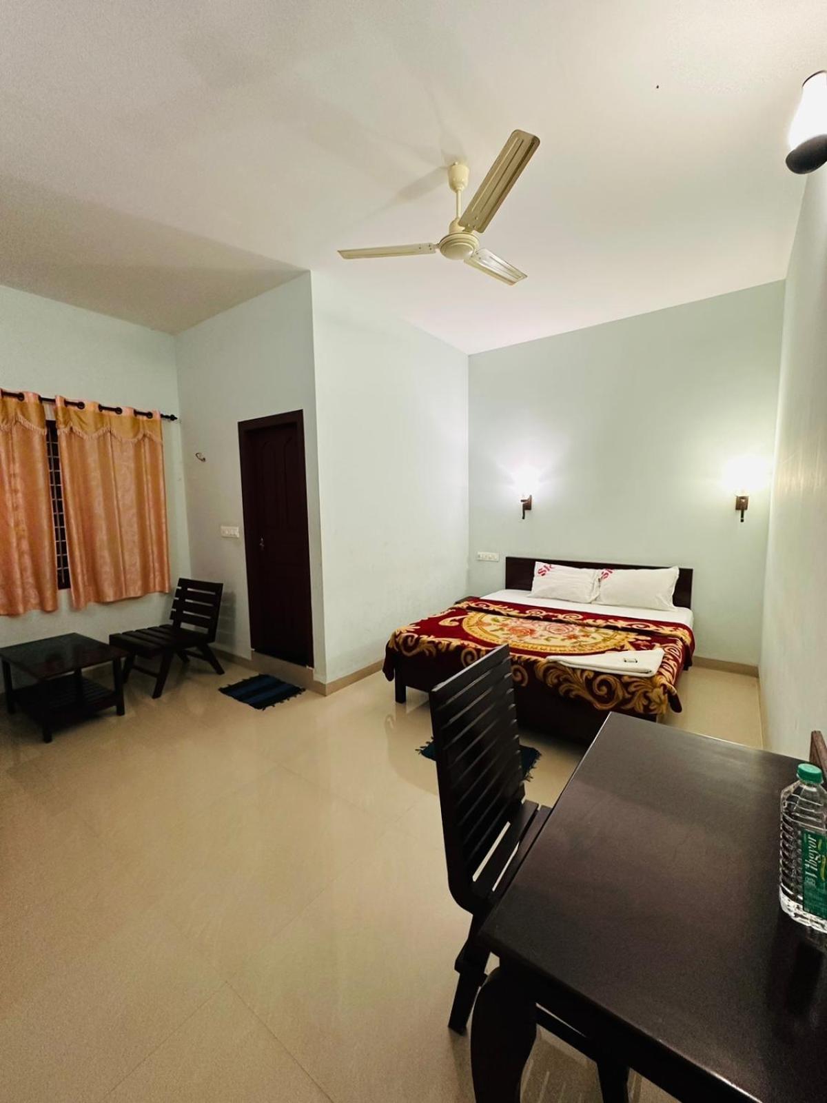Pkn Homestay Thekkady Kumily Buitenkant foto