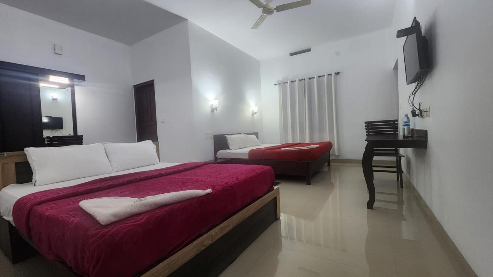 Pkn Homestay Thekkady Kumily Buitenkant foto
